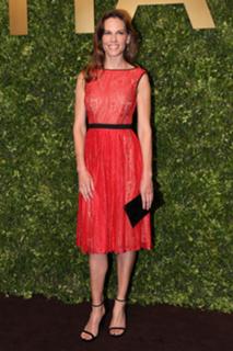 Hilary Swank feet photo thumbnail