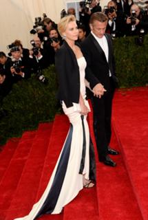 Charlize Theron feet photo thumbnail