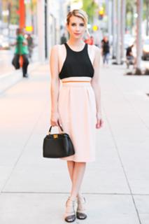 Emma Roberts feet photo thumbnail