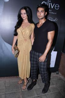Amy Jackson feet photo thumbnail