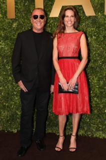 Hilary Swank feet photo thumbnail