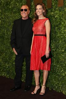 Hilary Swank feet photo thumbnail