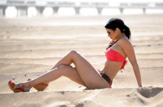 Olivia Culpo feet photo thumbnail