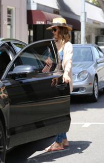 Jessica Alba feet photo thumbnail