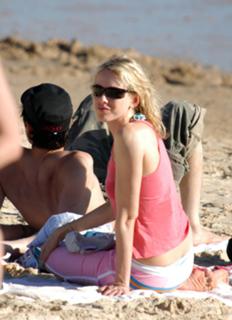 Naomi Watts feet photo thumbnail
