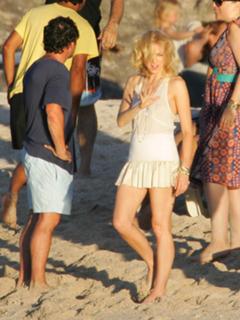 Naomi Watts feet photo thumbnail