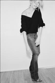 Naomi Watts feet photo thumbnail