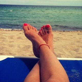 Giovanna Antonelli feet photo thumbnail