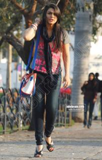 Hansika Motwani feet photo thumbnail