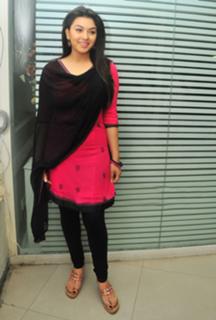 Hansika Motwani feet photo thumbnail