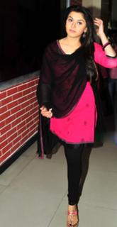 Hansika Motwani feet photo thumbnail