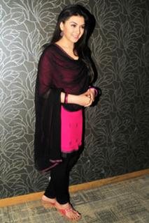 Hansika Motwani feet photo thumbnail