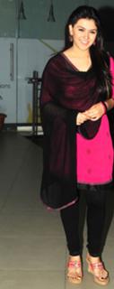 Hansika Motwani feet photo thumbnail