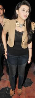 Hansika Motwani feet photo thumbnail