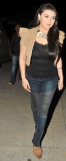 Hansika Motwani feet photo thumbnail