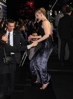 Jennifer Lawrence feet photo thumbnail