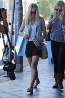 Kristen Bell feet photo thumbnail