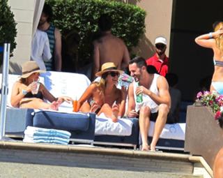 Jessica Alba feet photo thumbnail