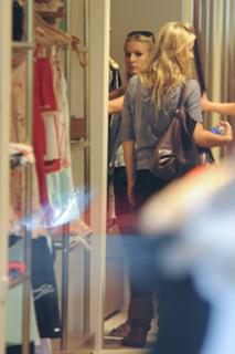 Kristen Bell feet photo thumbnail
