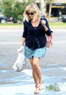 Reese Witherspoon feet photo thumbnail
