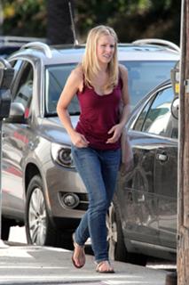 Kristen Bell feet photo thumbnail