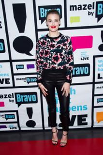 Gillian Jacobs feet photo thumbnail