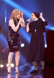Kylie Minogue feet photo thumbnail