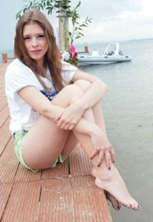 Klaudia Halejcio feet photo thumbnail