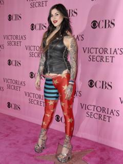 Katherine von Drachenberg feet photo thumbnail