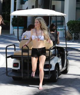 Ellie Goulding feet photo thumbnail