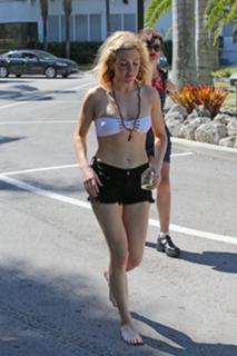 Ellie Goulding feet photo thumbnail