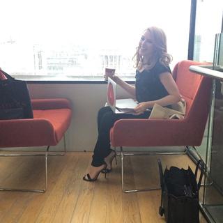 Kylie Minogue feet photo thumbnail