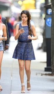 Selena Gomez feet photo thumbnail
