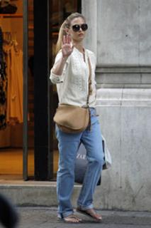 Bar Refaeli feet photo thumbnail