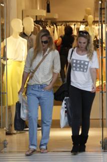 Bar Refaeli feet photo thumbnail
