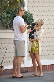 Julianne Hough feet photo thumbnail