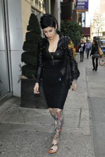 Katherine von Drachenberg feet photo thumbnail