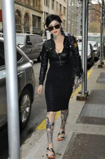 Katherine von Drachenberg feet photo thumbnail
