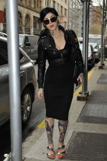 Katherine von Drachenberg feet photo thumbnail