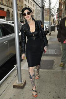 Katherine von Drachenberg feet photo thumbnail