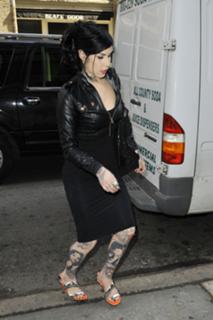 Katherine von Drachenberg feet photo thumbnail