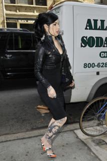 Katherine von Drachenberg feet photo thumbnail