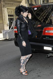 Katherine von Drachenberg feet photo thumbnail