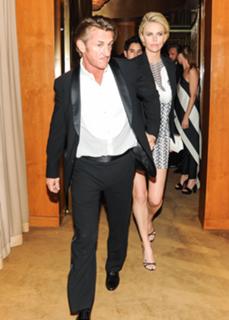 Charlize Theron feet photo thumbnail
