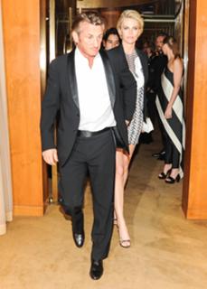 Charlize Theron feet photo thumbnail