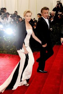 Charlize Theron feet photo thumbnail