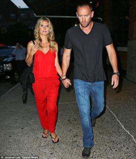Heidi Klum feet photo thumbnail