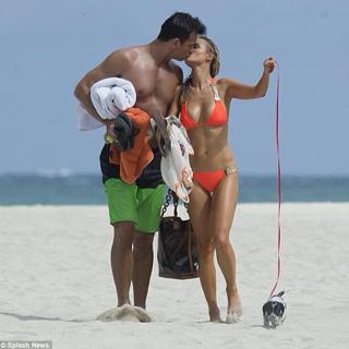Joanna Krupa feet photo thumbnail