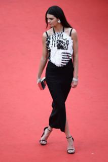 Kendall Jenner feet photo thumbnail