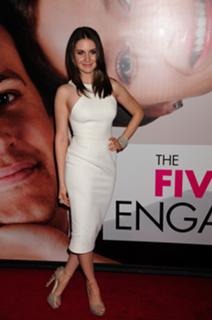 Alison Brie feet photo thumbnail